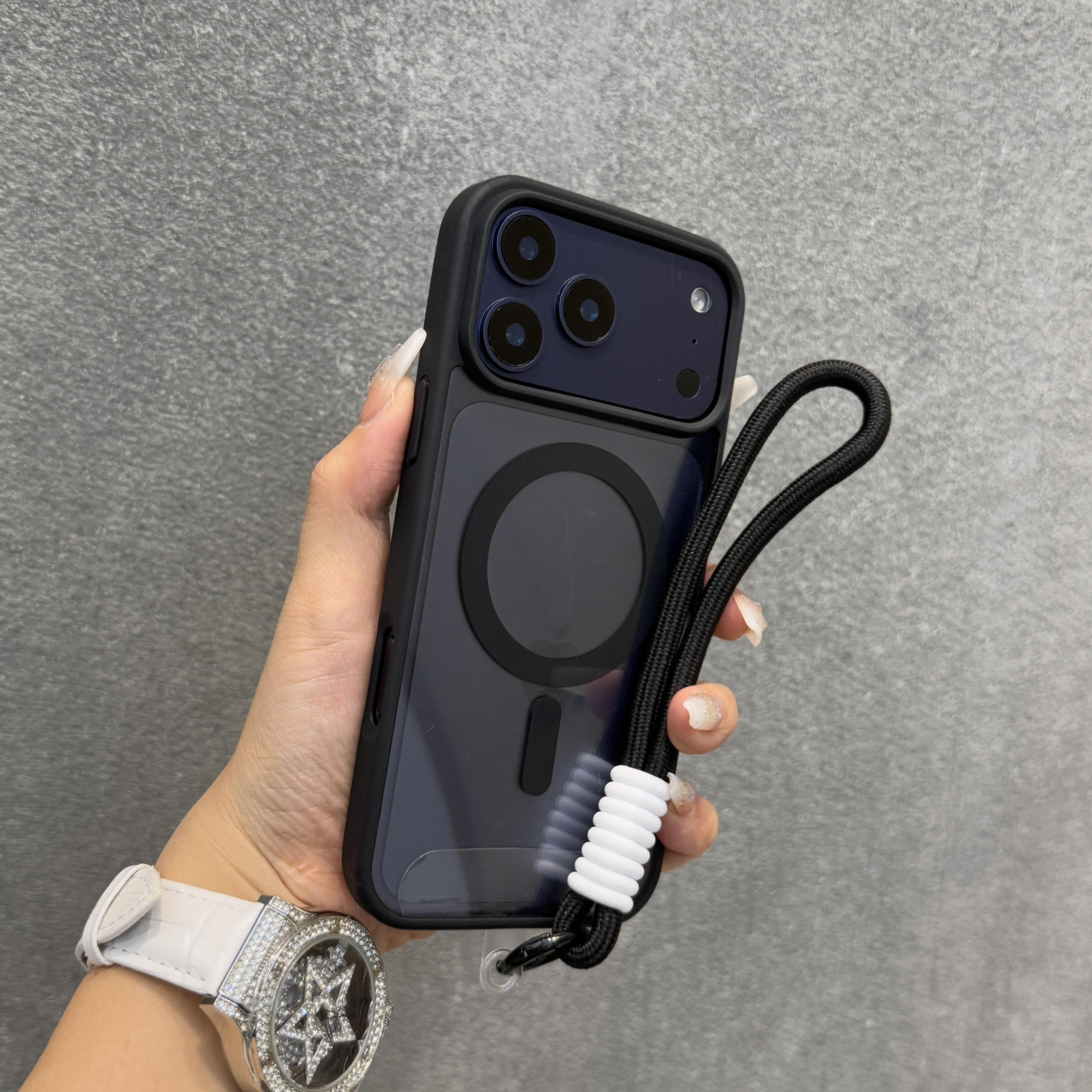 Funda Transparente Antigolpes con Correa y Carga Inalámbrica para iPhone