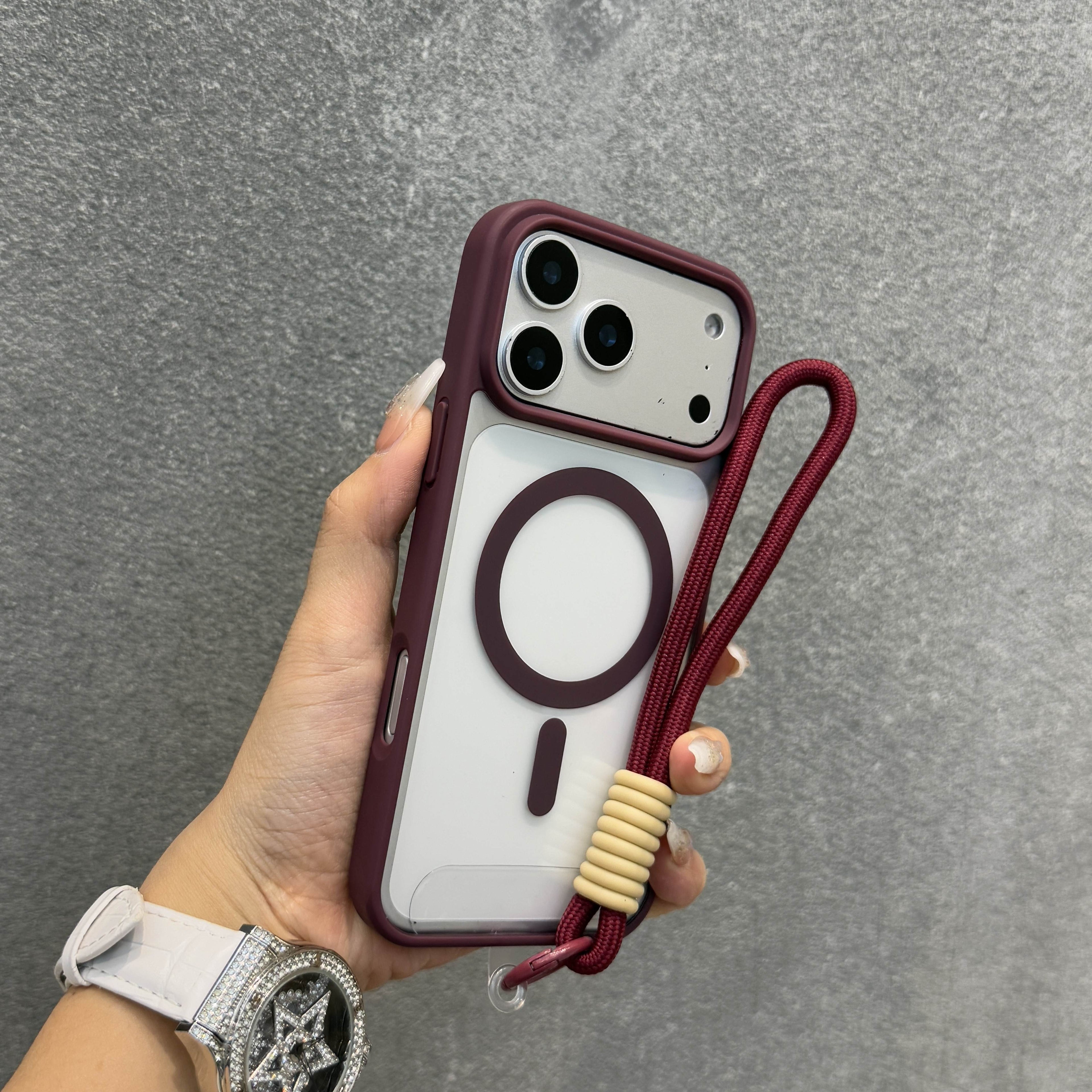 Funda Transparente Antigolpes con Correa y Carga Inalámbrica para iPhone